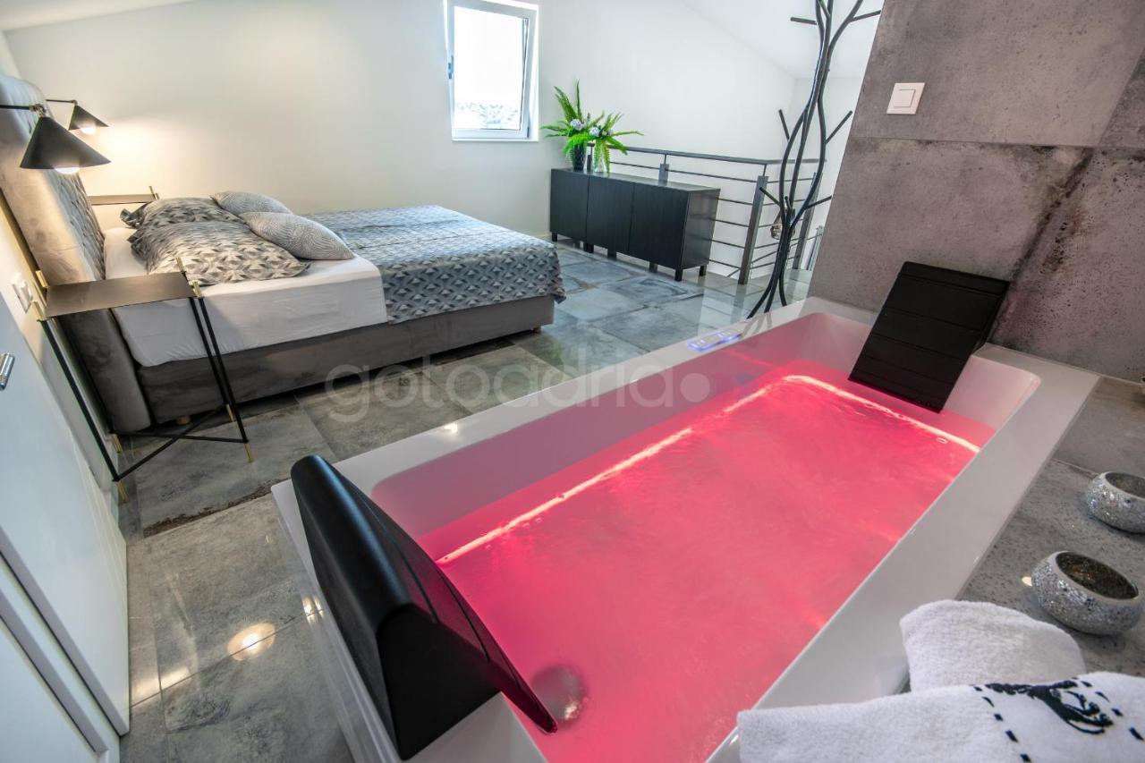 Rooftop Penthouse - Private Hottub & Duplex Whirlpool Makarska Luaran gambar