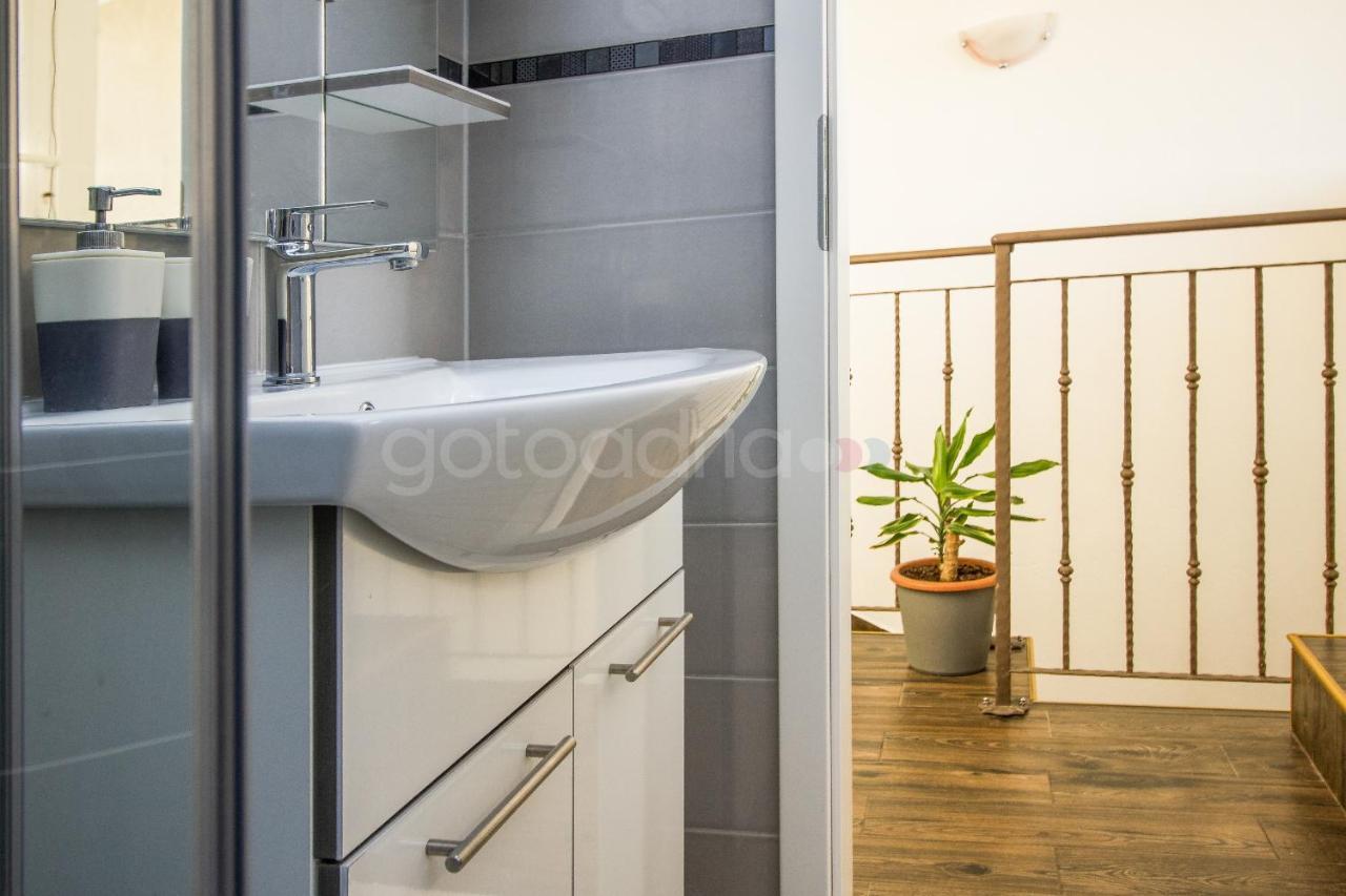 Rooftop Penthouse - Private Hottub & Duplex Whirlpool Makarska Luaran gambar